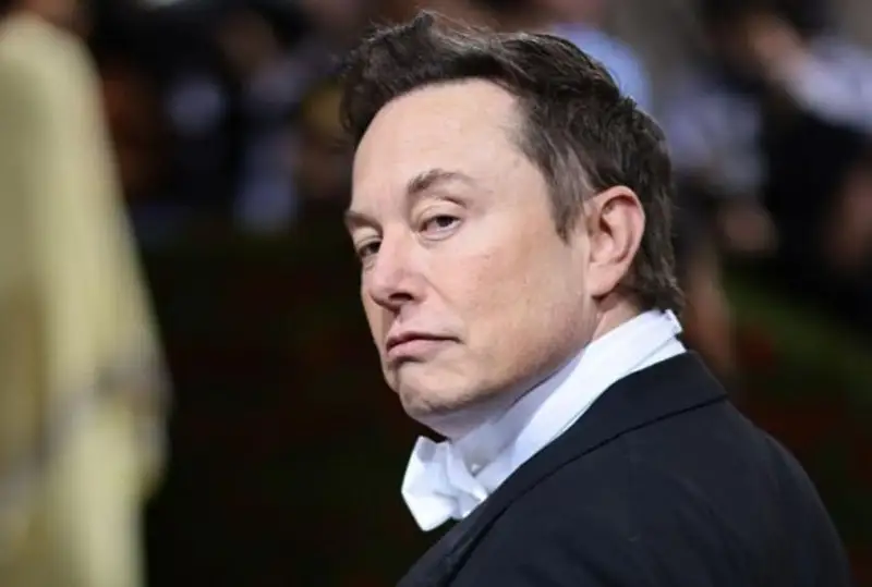 Forbes рейтингида  дунёнинг энг бой одами бир соат ичида икки марта ўзгарди