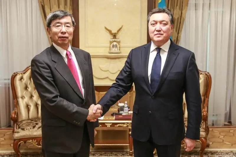 政府总理马明会见亚洲开发银行行长