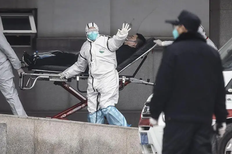 中国武汉新型肺炎确诊830人 死亡25人