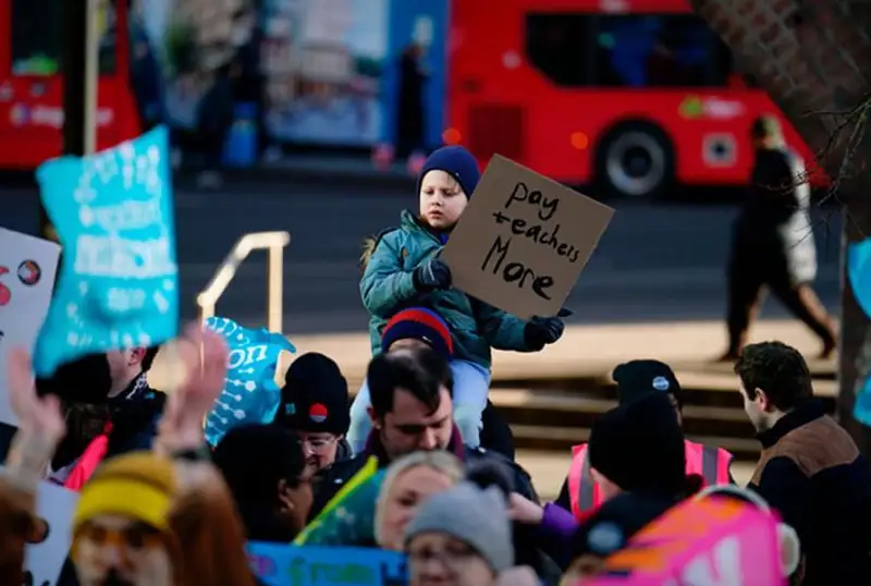 Буюк Британияда яна бир кенг кўламли норозилик акцияси бўлиб ўтади