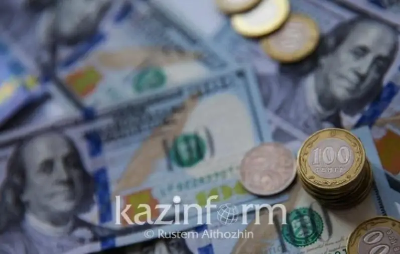 Qor bırjasynda dollar arzandap, teńge nyǵaıdy