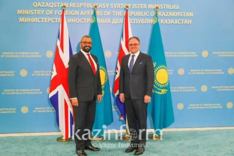 Буюк Британия Ташқи ишлар вазири илк бор Қозоғистонга расмий ташриф билан келди