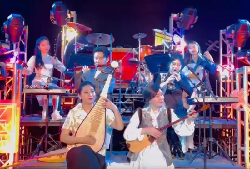 Пекин оркестри қозоғистонликларни Миллий дўмбира куни билан табриклади