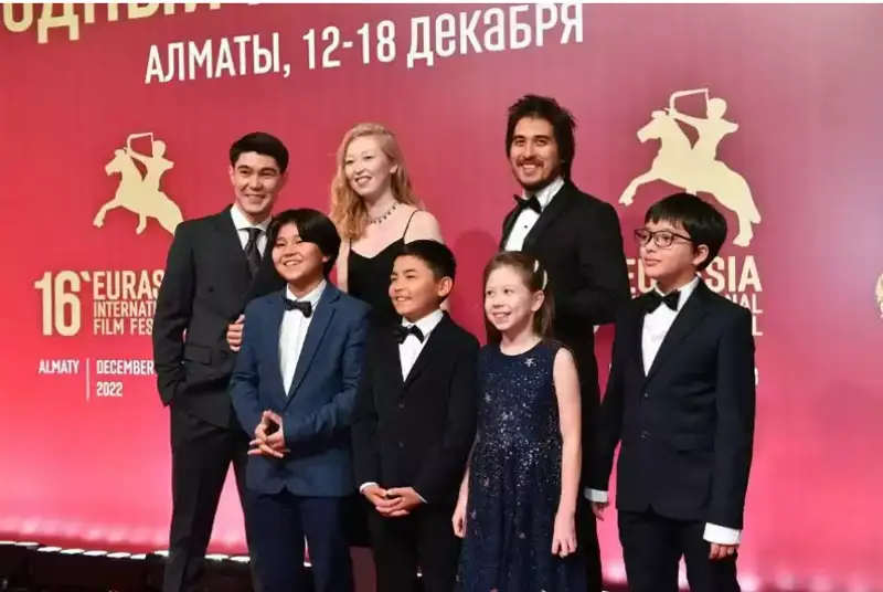 ەۋرازيا كينوفەستيۆالىنىڭ العاشقى سىيلىقتارى تاپسىرىلدى