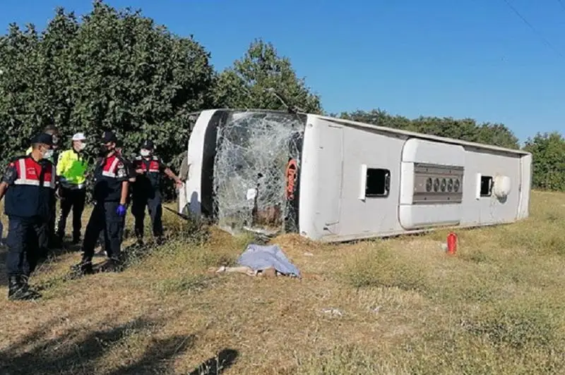 Туркияда иккита автобус тўқнашиб, 30 киши жароҳатланди