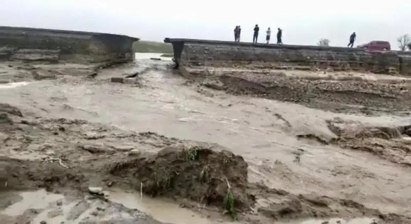 جاڭادان سالىنىپ جاتقان تالدىقورعان- ءۇشارال جولىن سۋ شايىپ كەتتى