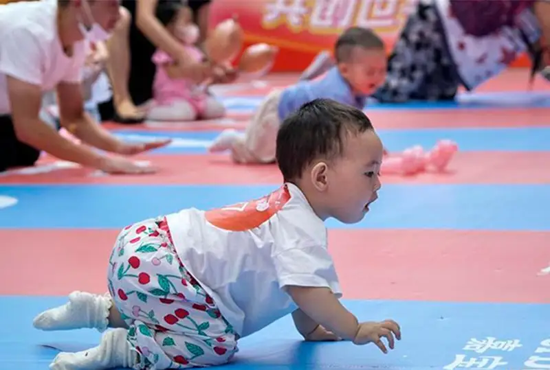 Оиладаги учинчи фарзандга Хитойнинг Шэньян шаҳрида моддий ёрдам берилди