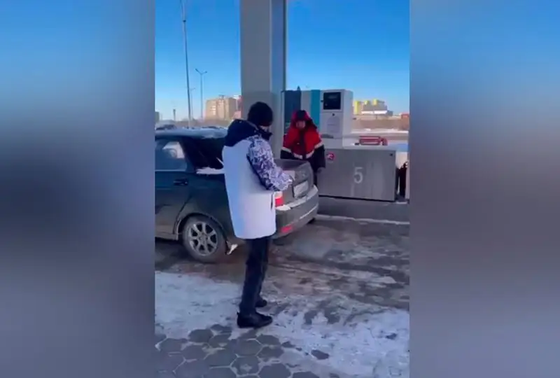 Волонтеры напоили астанчан горячим чаем