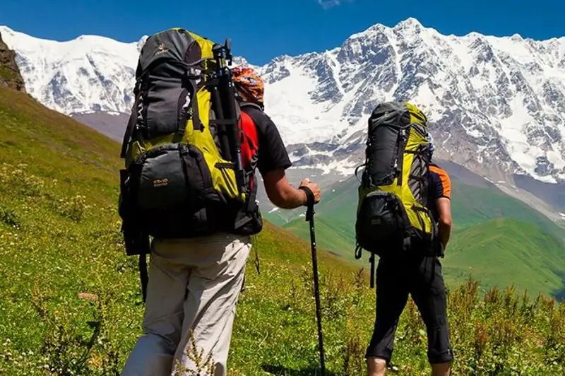 Потерявшихся ночью туристов нашли в горах близ Алматы