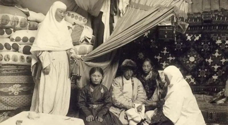 قازاق نەگە 25 جاستا ۇيلەنۋگە بولمايدى دەپ سەنگەن - مۇشەل جاسقا بايلانىستى ىرىمدار