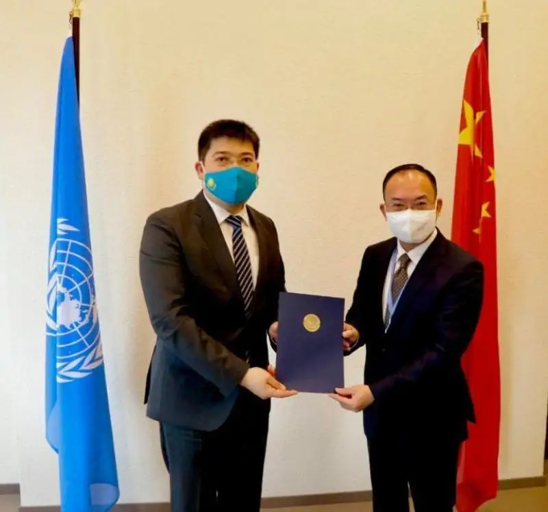 哈萨克斯坦常驻联合国代表向裁军谈判会议主席递交国书