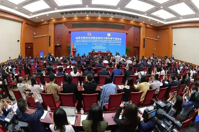 托卡耶夫总统在中国社科院发表演讲