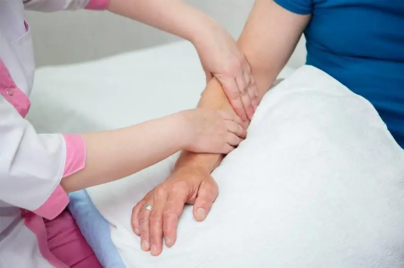 Кому могут возместить затраты на санаторно-курортное лечение, рассказали жителям столицы