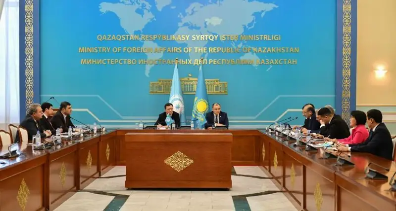 外交部副部长集体会见突厥组织成员国观察员国驻哈大使
