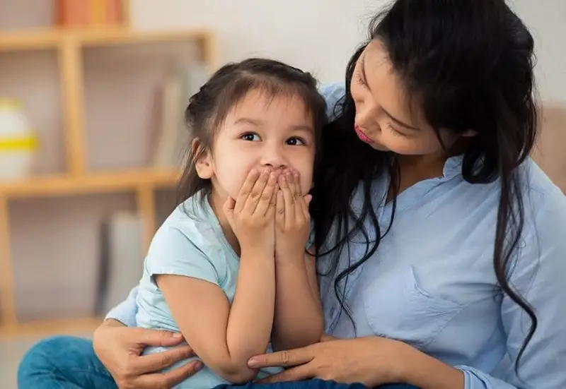 جىلاپ وتىرعان بالاعا ايتۋعا بولمايتىن سوزدەر