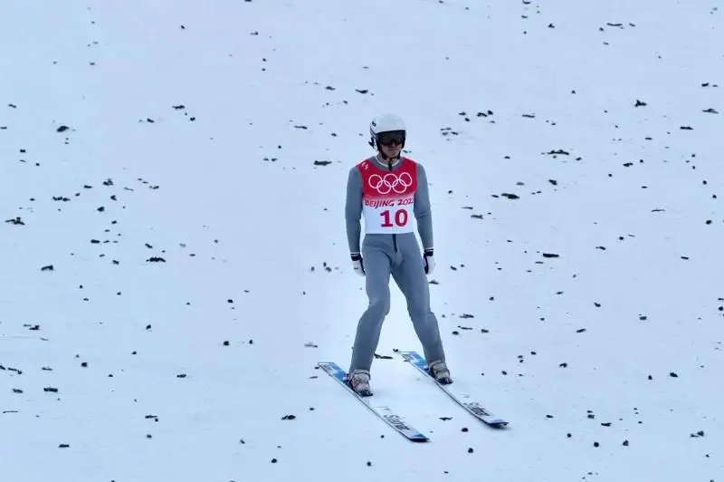 Пекин-2022: Чингиз Ракпаров выступил в первом виде лыжного двоеборья