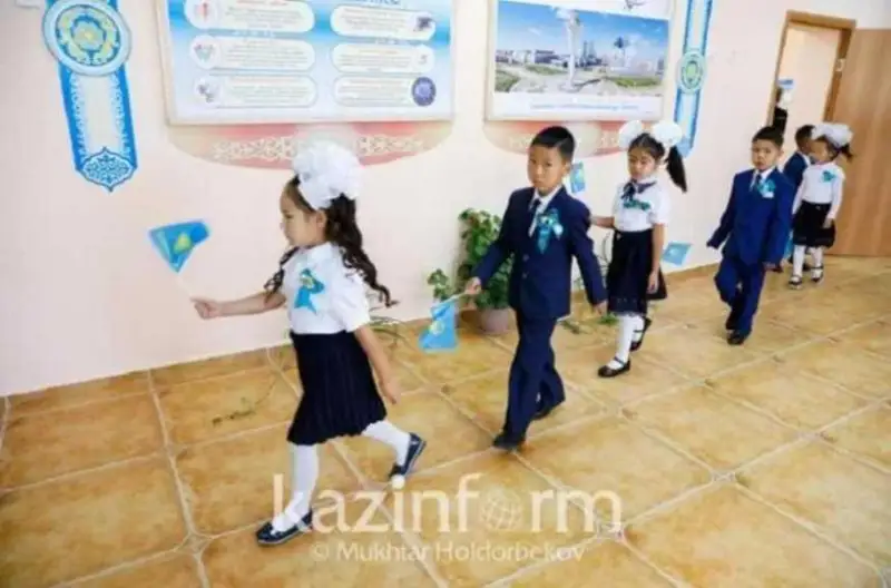 Қозоғистонда болаларни 1-синфга қабул қилиш учун аризаларни топшириш муддати эълон қилинди