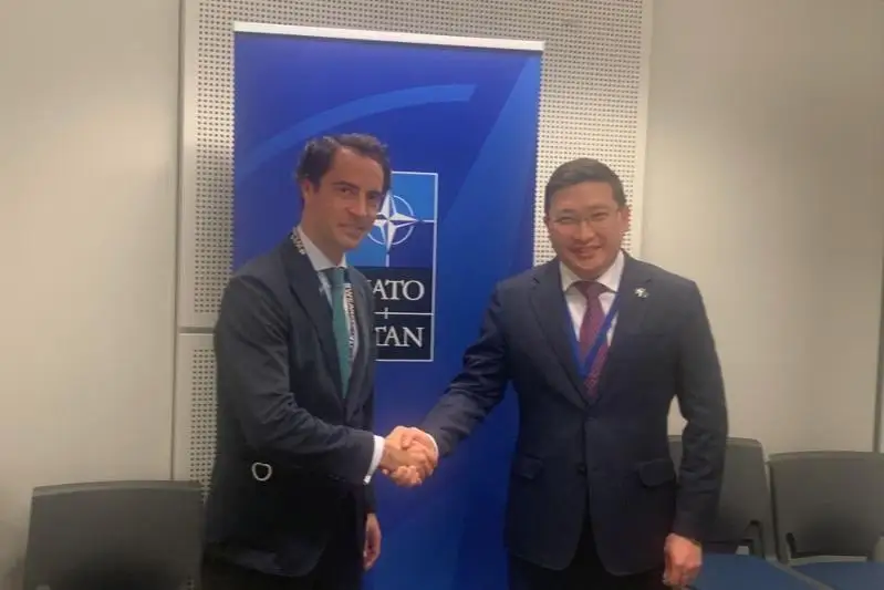 Qazaqstan Elshisi NATO ókilimen kezdesti
