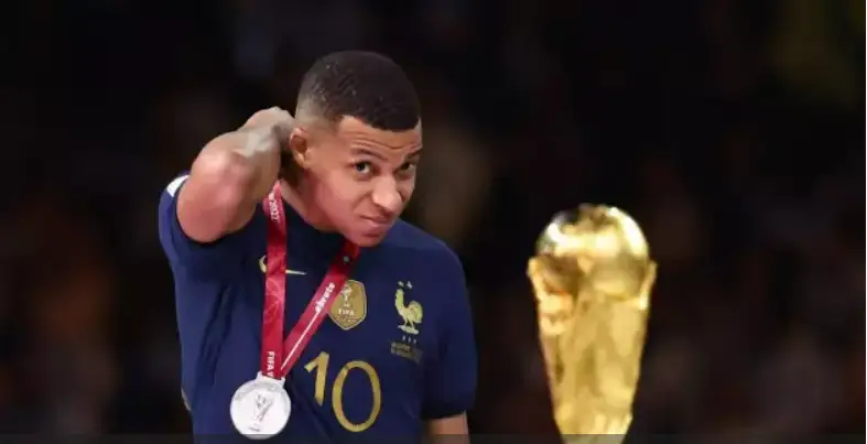 رەال مباپپەگە كوز تىگىپ وتىر