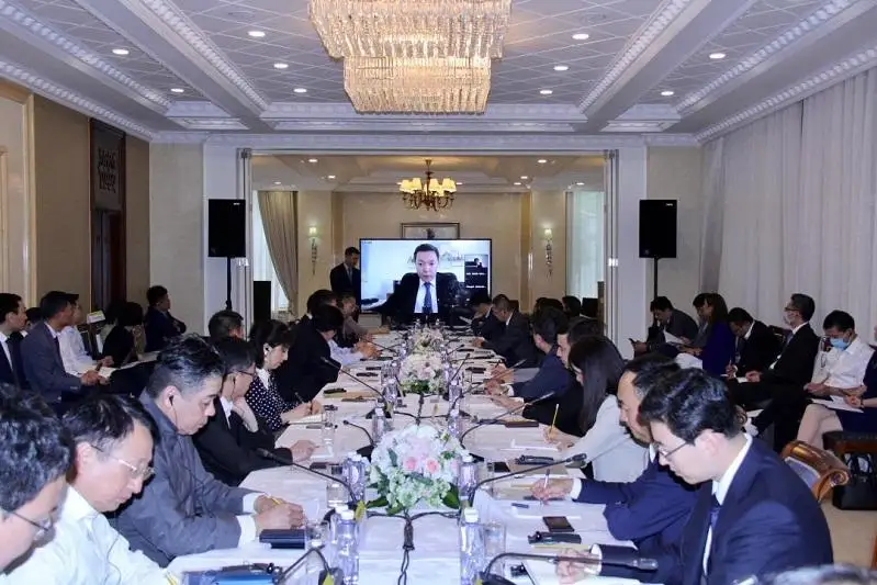 哈中投资圆桌会议在北京举行