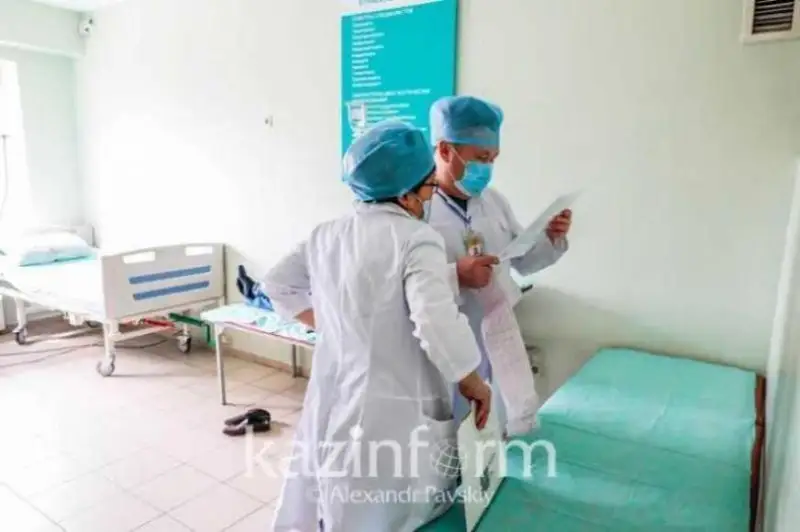 قازاقستاندا مەديتسينا قىزمەتكەرلەرىنىڭ جالاقىسى وسەدى