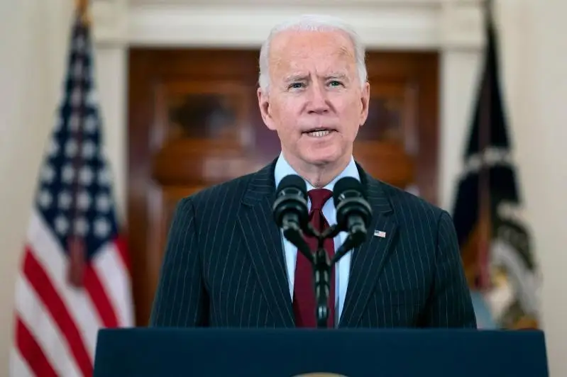 Америка коронавирус қурбонларига беш кун мотам тутмоқда