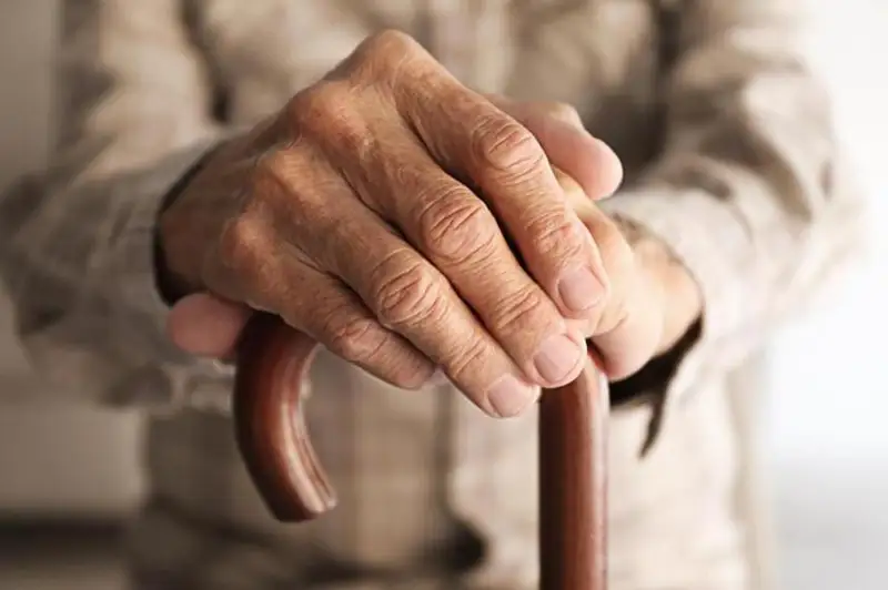 Қозоғистон аёлларнинг пенсия ёшини пасайтириш бўйича халқаро тажрибани ўрганмоқда