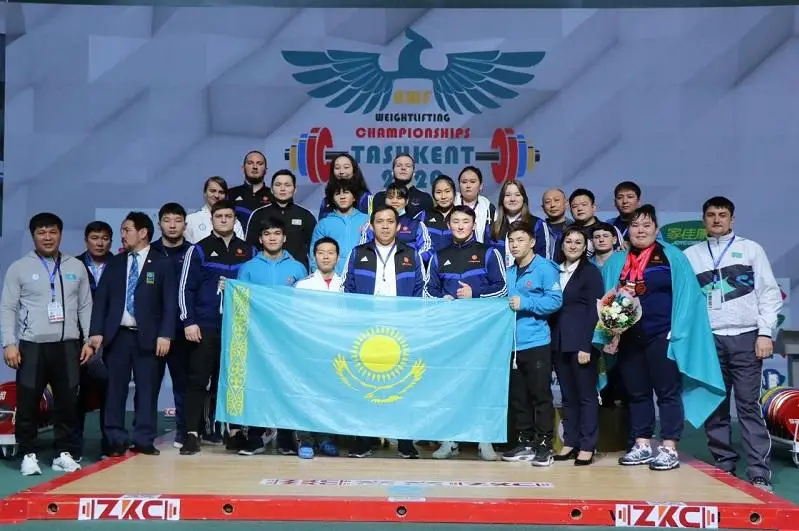 举重亚锦赛：哈萨克斯坦男子国家队位居奖牌榜榜首
