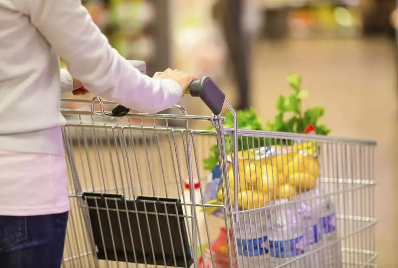 Франция нарх ўсишини қоплаш учун озиқ-овқат талонлари тарқатмоқда