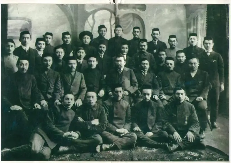 اقاڭ جانە «عاليا» شاكىرتتەرى