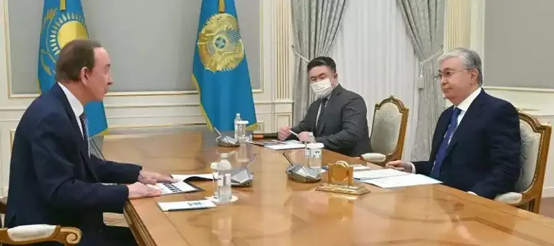 Давлат раҳбари Air Astana авиакомпанияси президенти Питер Фостерни қабул қилди