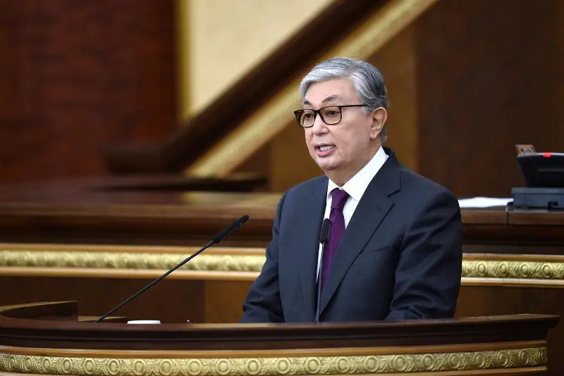 哈萨克斯坦总统托卡耶夫主持召开议会全体会议