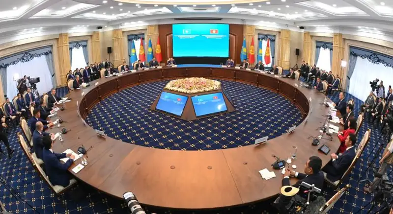 Қозоқ-қирғиз алоқалари стратегик шериклик ва иттифоқдошлик руҳида мустаҳкамланмоқда - Қасим-Жомарт Тоқаев