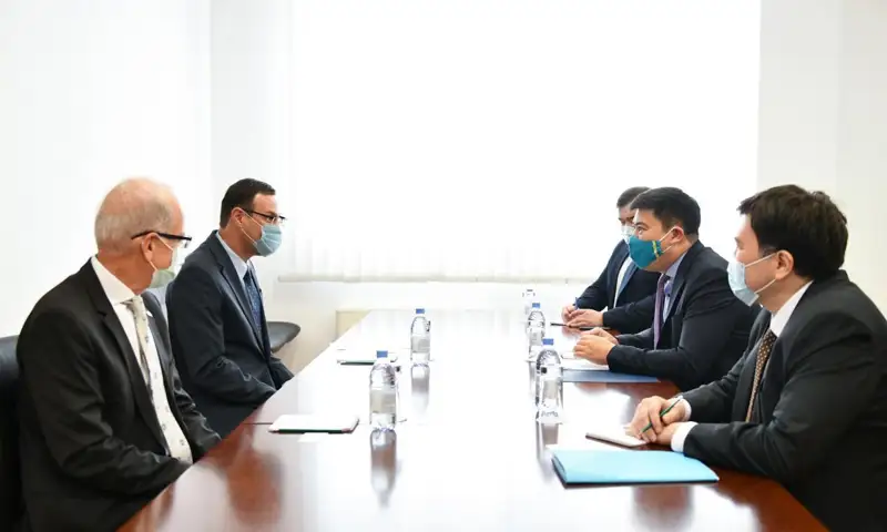 副外长接受4名欧洲国家新任驻哈大使提交的国书副本