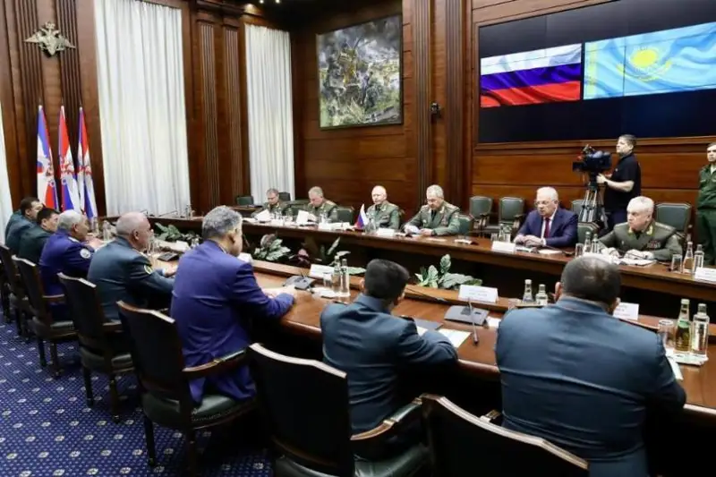 Қозоғистон ва Россия мудофаа вазирлари ҳамкорлик масалаларини муҳокама қилди