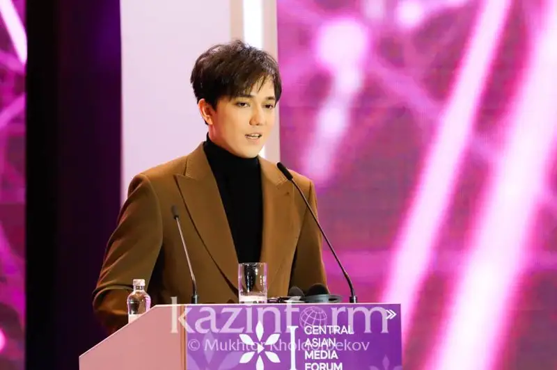 Димаш Кудайберген призвал людей жить в мире