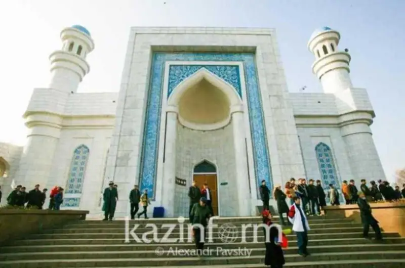 مەشىت اسحانالارىنىڭ قىزمەت اقىسىنان كىم سالىق تولەيدى