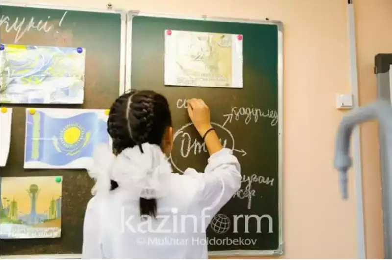 وقۋ-اعارتۋ مينيسترلىگى مەكتەپ دەمالىسىنىڭ قىسقارۋى تۋرالى قاۋەسەتكە پىكىر ءبىلدىردى