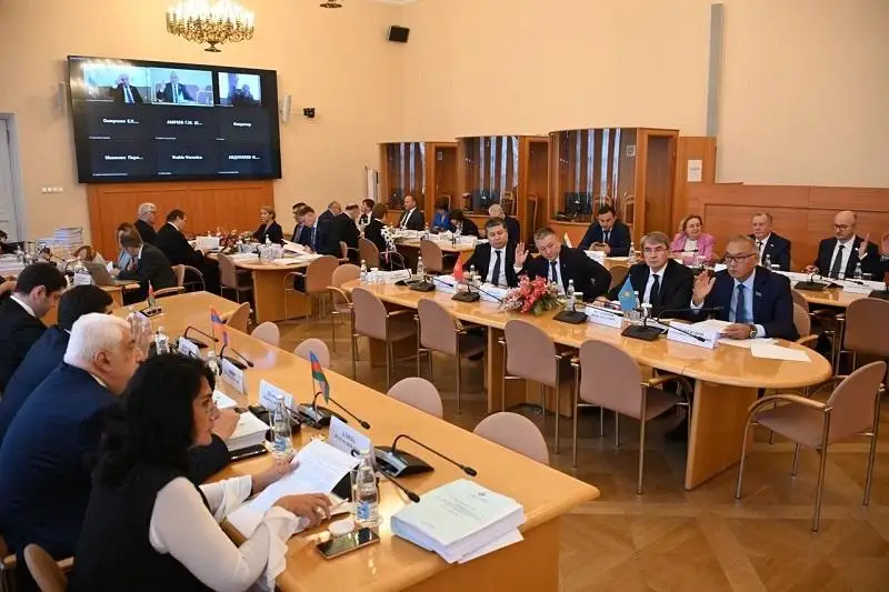 哈萨克斯坦参议员出席独联体议会间大会会议