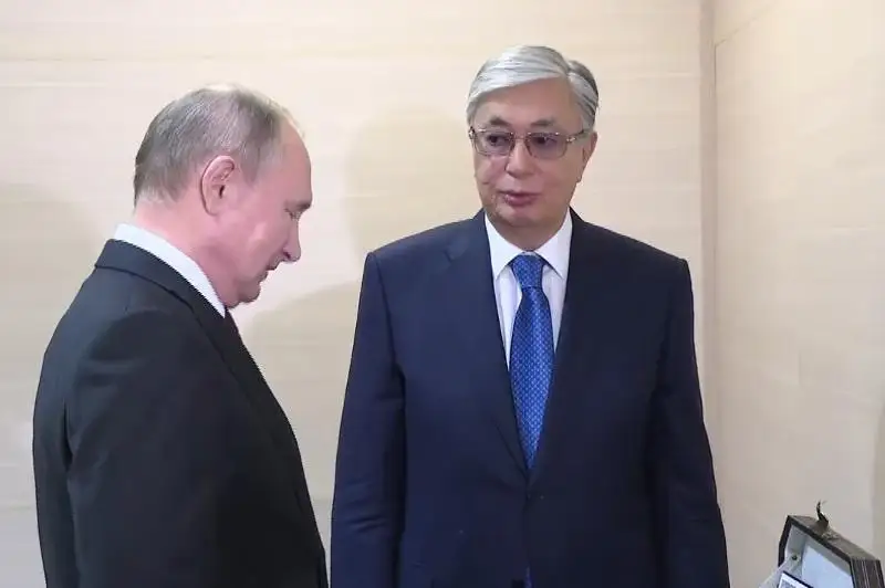 哈俄两国元首互赠什么样的礼物？