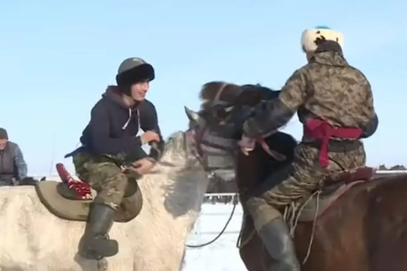 يزەندى - ۇلتتىق ونەردى ناسيحاتتايتىن، اراق- شاراپ ساتىلمايتىن اۋىل