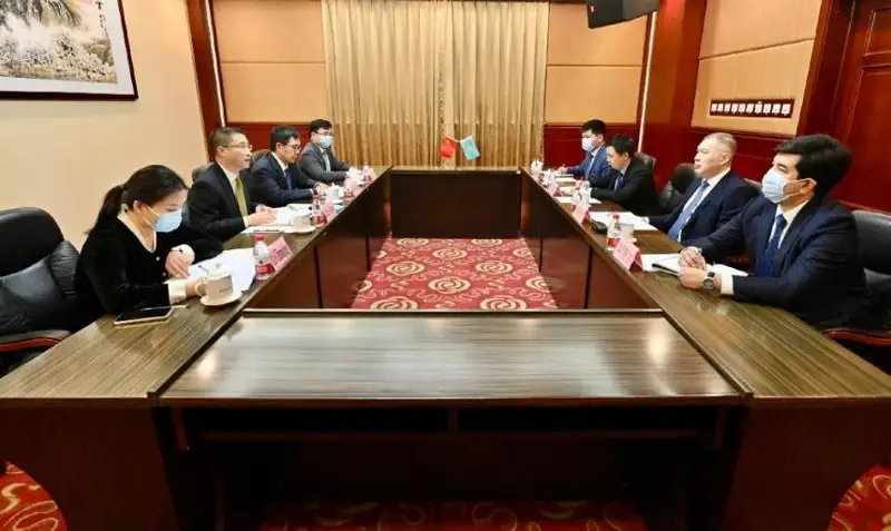 哈萨克斯坦驻华大使会见中国科技部副部长