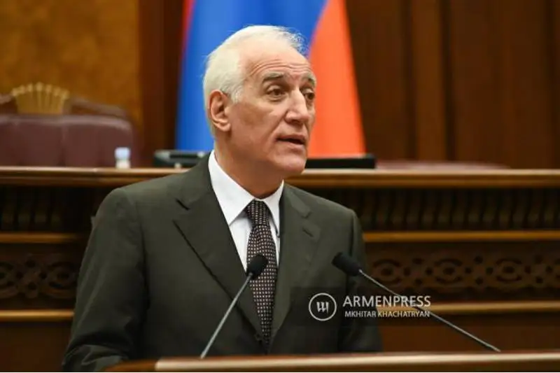 Арманистонда янги президент сайланди