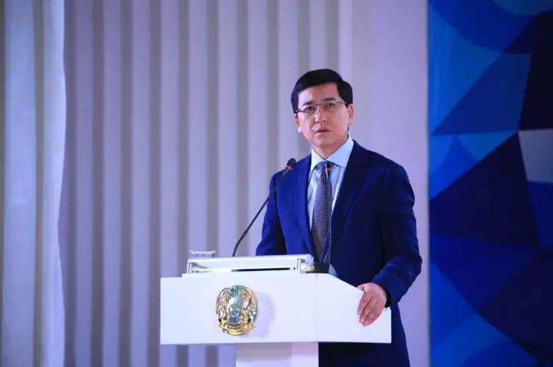 Qazir muǵalimder jalaqyǵa qatysty másele kótermeıdi – Ashat Aımaǵambetov