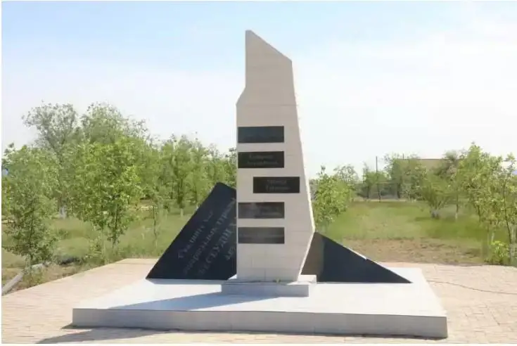 باتىس قازاقستاندا «بەسەۋدىڭ حاتى» ەسكەرتكىش تاقتاسى ورناتىلدى