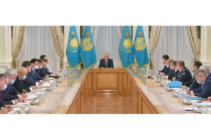 托卡耶夫总统主持召开地方选举问题工作会议