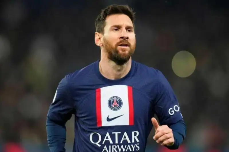 ليونەل مەسسيگە ارگەنتينالىق ەسىرتكى كارتەلى قوقان- لوقى كورسەتتى