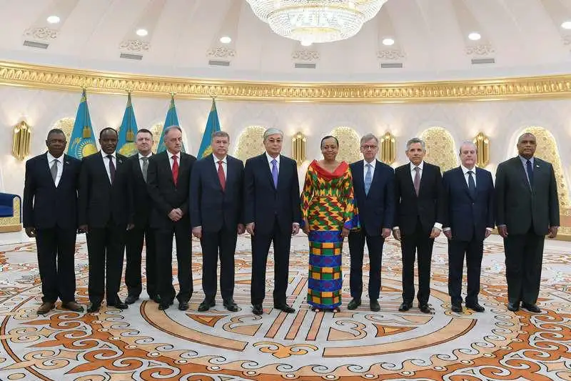 10国驻哈使节向托卡耶夫总统递交国书