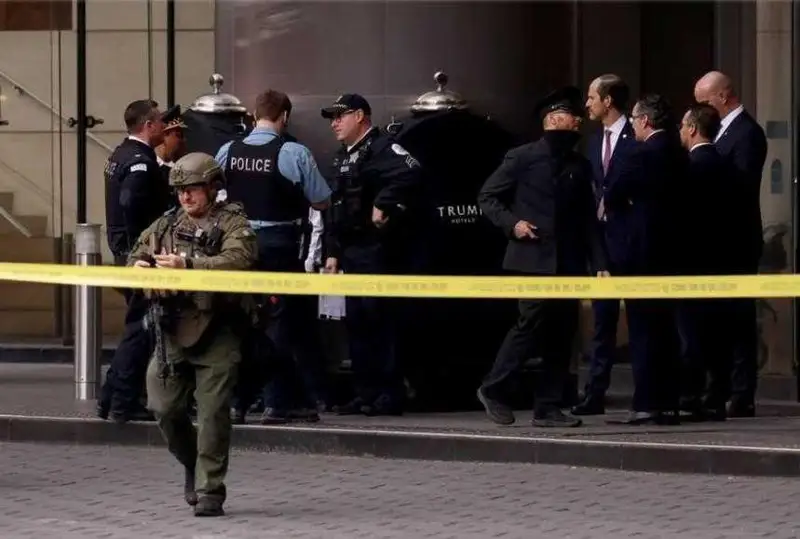 Чикагодаги Trump Towerда қуролланган аёл ҳибсга олинди