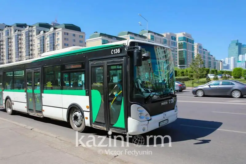 Нур-Султан автобусларида йўл ҳақини банк картаси орқали тўлаш мумкин